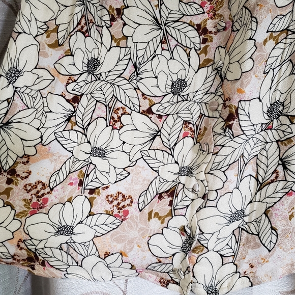 Willow and Root Floral Tank Top - Picture 3 of 4